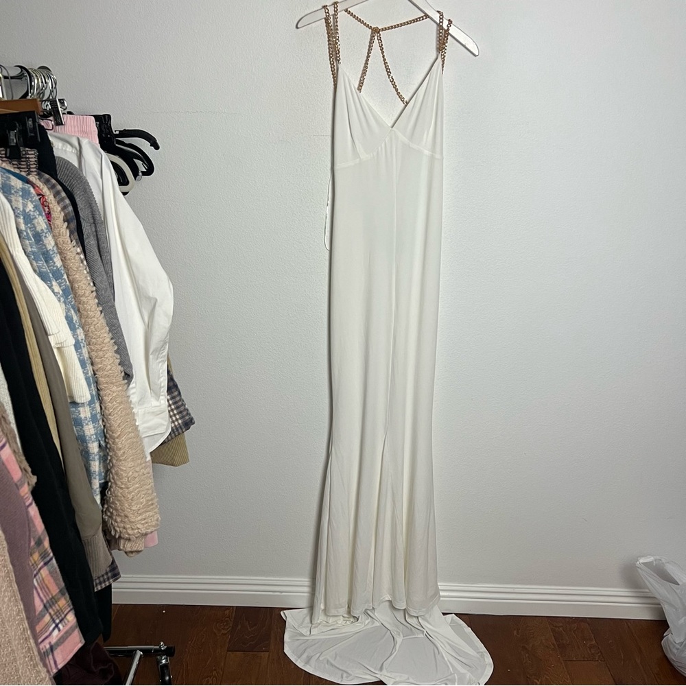 Retrofete Elegant White Backless Maxi Dress - Picture 3 of 11